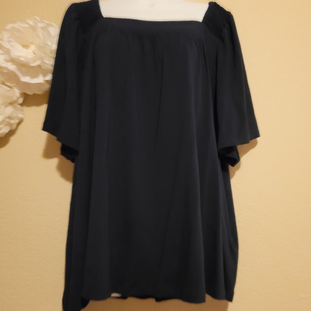 NWT 26 28 Avenue Navy Top Super Stretchy
